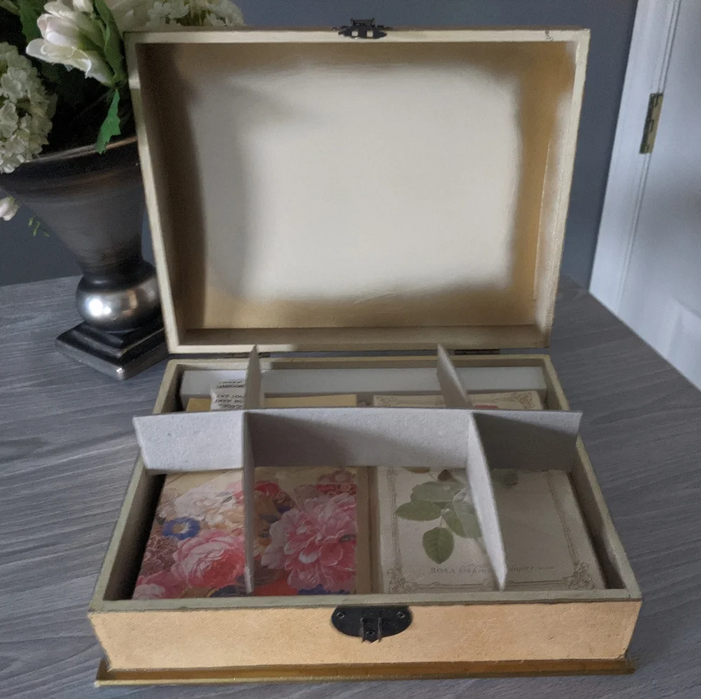 Wooden Box w/ 4 Packs of Notecards